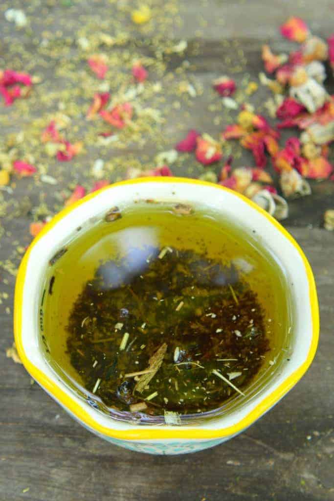 How to infuse oil with herbs